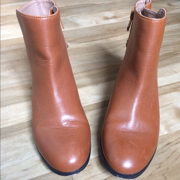 ⭐️ RENVY Riley Short Boot w/ Gold Chain in Cognac - Picture 2 of 8